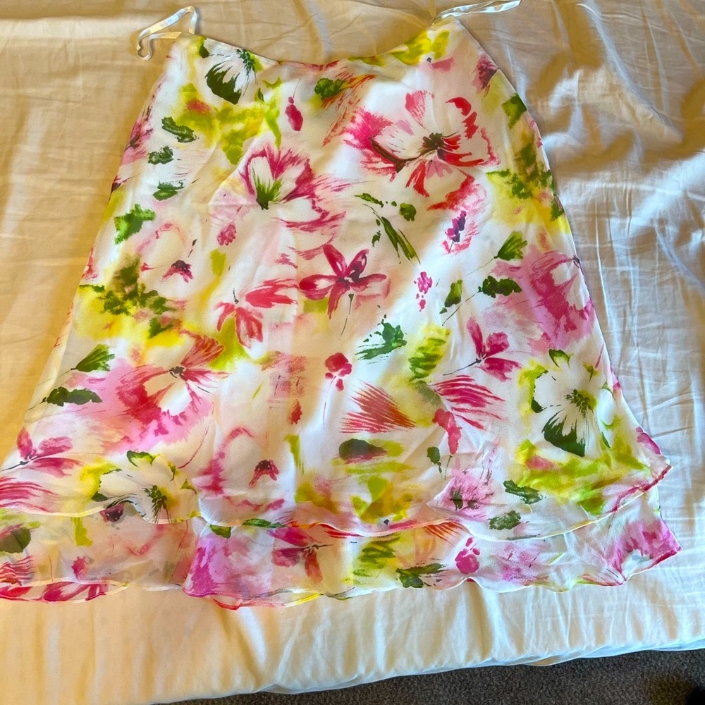 LAST CHANCE donating 6/20 100% silk floral print skirt